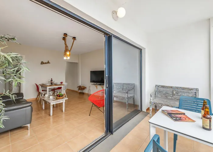 Views Ii By Escape * カレタ・デ・ファマラ